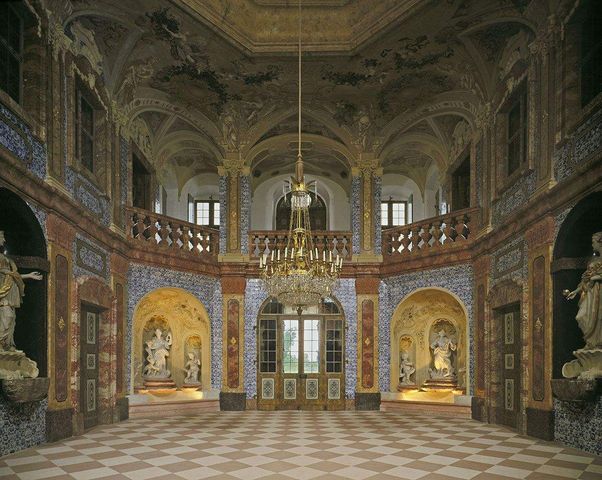 Château de la Favorite de Rastatt, Vue dans la Sala Terrena