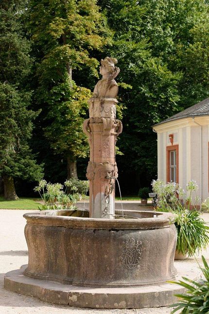 Château de la Favorite de Rastatt, Fontaine dans la cour