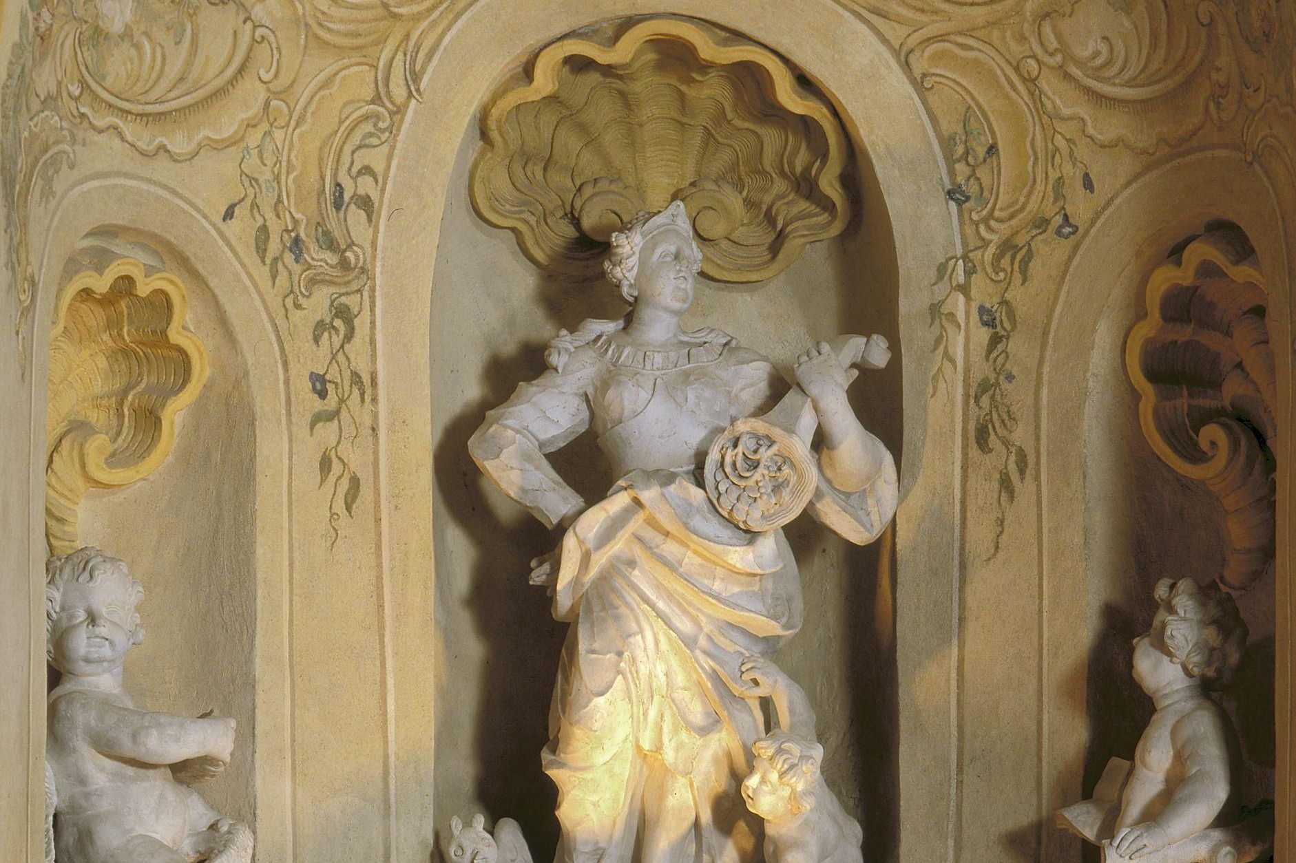 Foto: Staattliche Schlösser und Gärten Baden-Württemberg, unbekannt Schloss Favorite Rastatt, Skulptur im Gartensaal