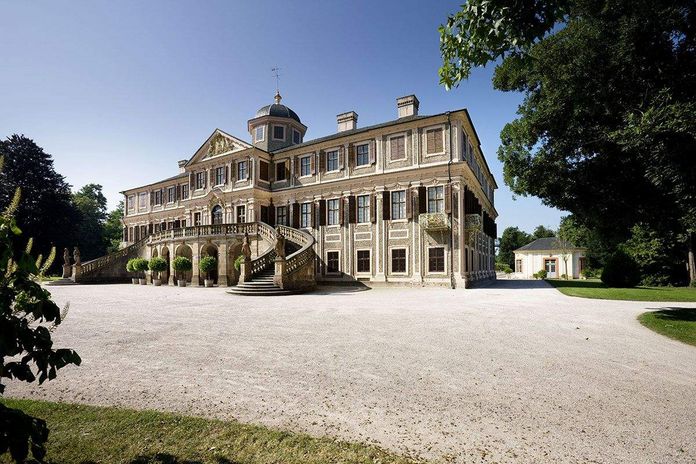 Château de la Favorite de Rastatt, Vue du jardin sur le château