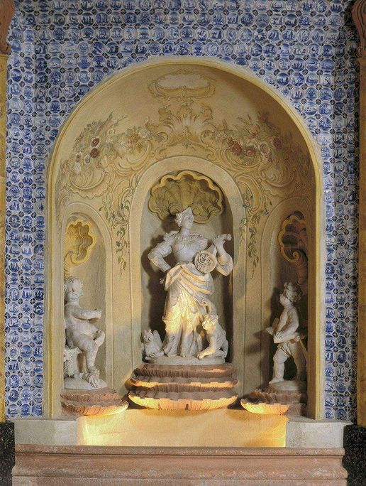 Rastatt Favorite Palace, Sculptures at the water basin