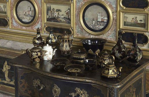 Rastatt Favorite Palace, Black Meissner porcelain